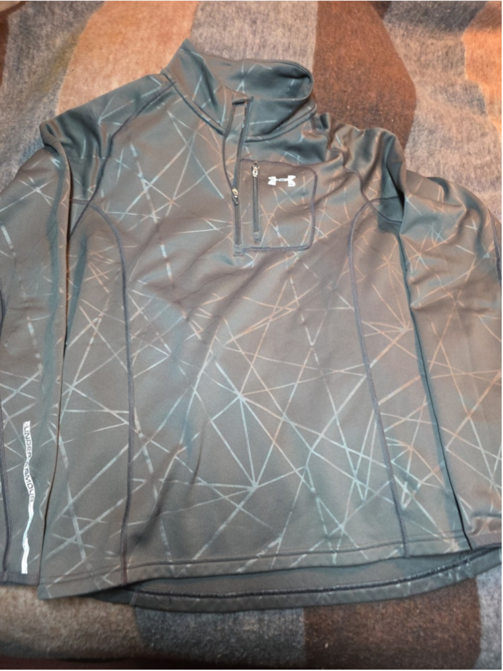 Under Armour mens shirt size L large athletic MINT cond Hardly Worn